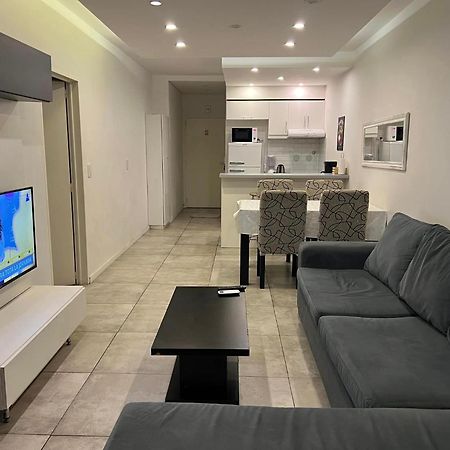 Suite In San Telmo Dormitorio En Suite Con Dos Banos Y Balcon A La Calle Buenos Aires Exterior foto
