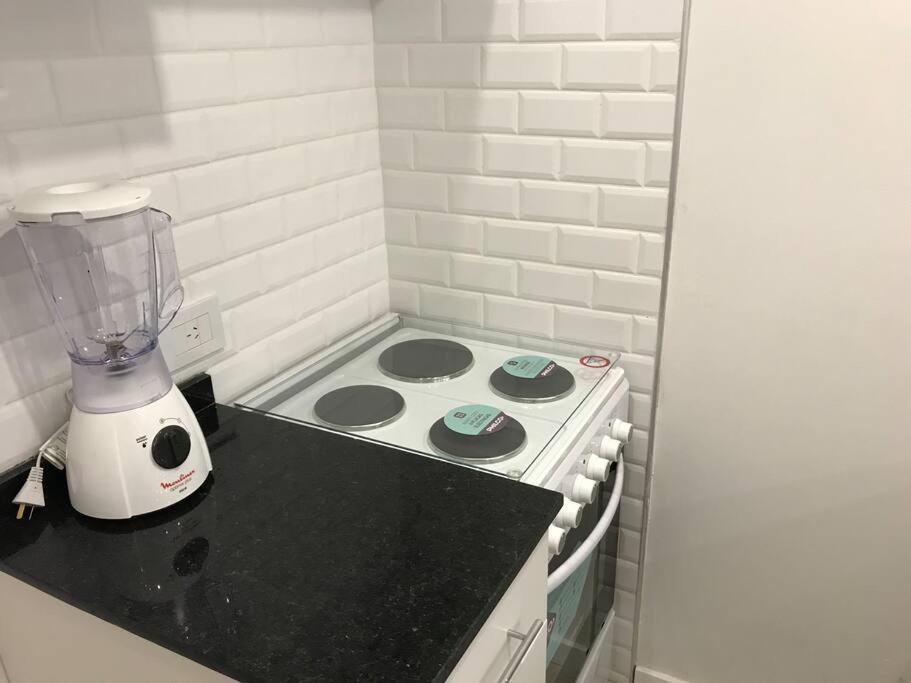 Suite In San Telmo Dormitorio En Suite Con Dos Banos Y Balcon A La Calle Buenos Aires Exterior foto