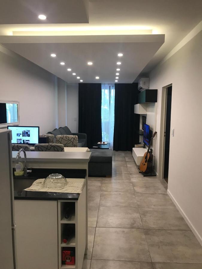 Suite In San Telmo Dormitorio En Suite Con Dos Banos Y Balcon A La Calle Buenos Aires Exterior foto