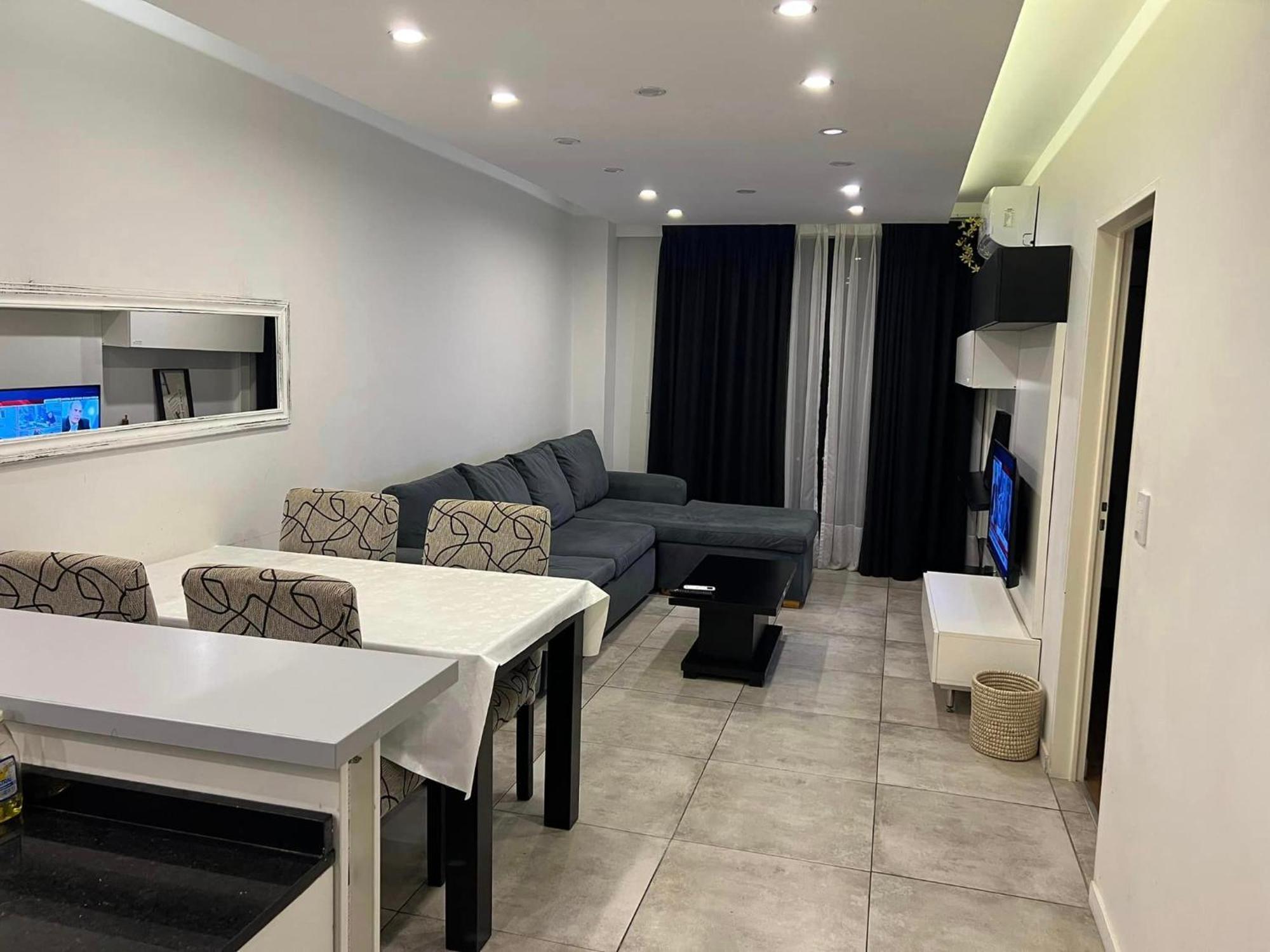 Suite In San Telmo Dormitorio En Suite Con Dos Banos Y Balcon A La Calle Buenos Aires Exterior foto
